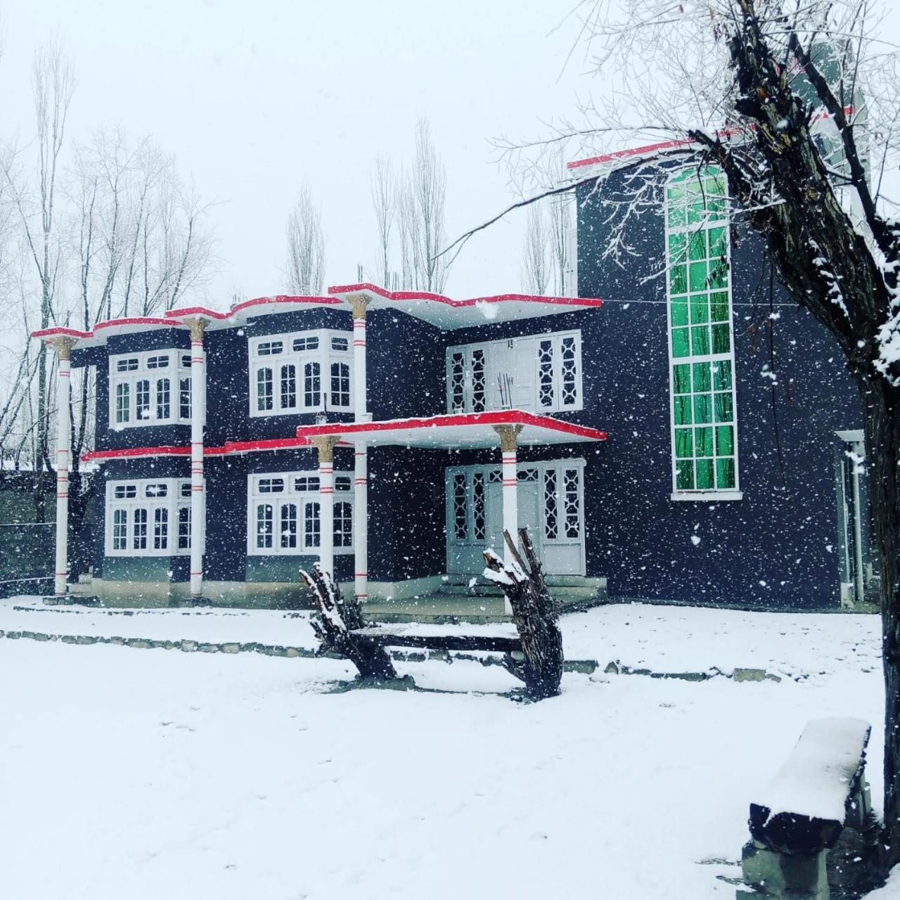 Skardu One Resort And Guest House Экстерьер фото